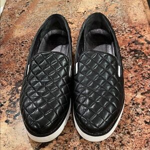 Johnston & Murphy Flex Portia Slip-On Sneaker Plush Quilting  Hardly Worn Size 8